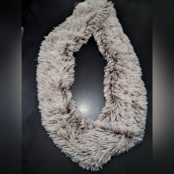 NWT Spunky Soul Grey & White Infinity Scarf - Picture 8 of 8